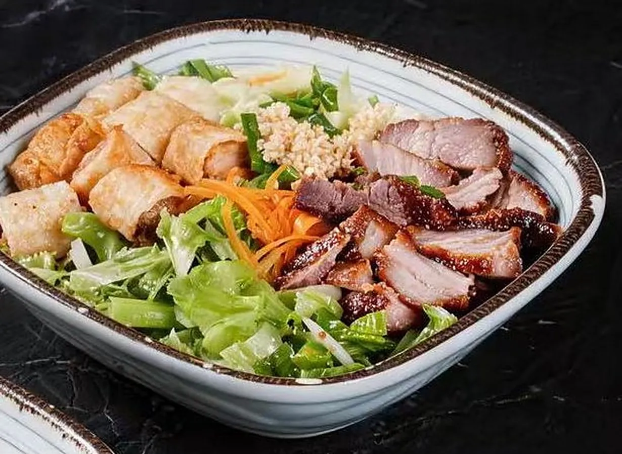 Bo bun au porc grillé et nems